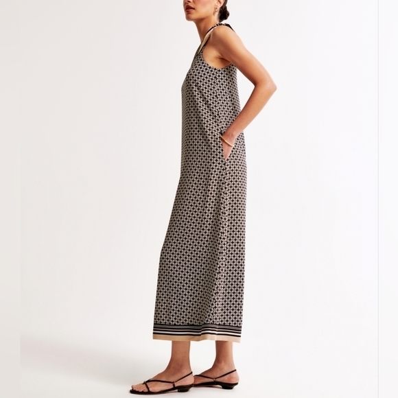 Abercrombie & Fitch Black and White One-Shoulder Maxi Dress - Picture 5 of 15